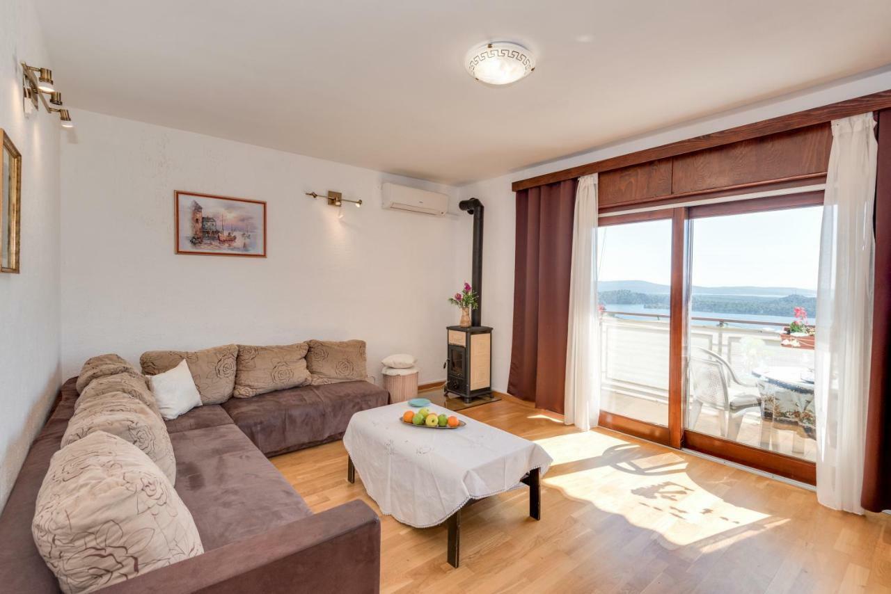 Lara Apartment Šibenik Buitenkant foto